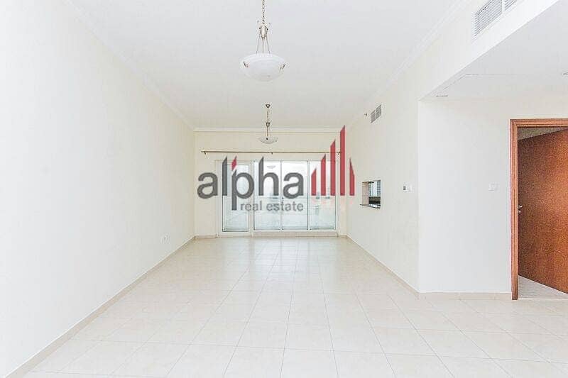 Beautiful 2 B/R apartment Lake View in Burj Al Nujoom 