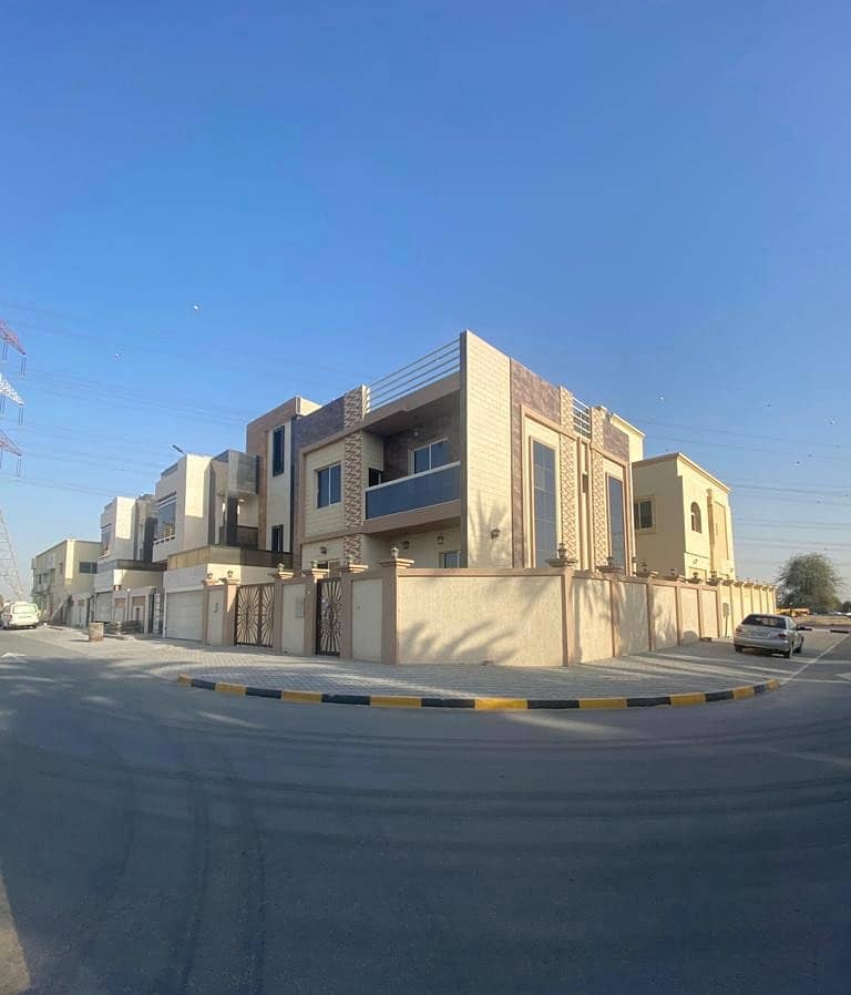 Villa for sale on a corner of two streets, super deluxe finishing, freehold for all nationalities on the street, excellent finishing