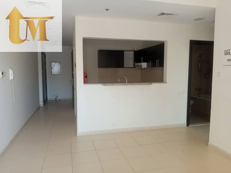 11 VACANT 2 bedroom Balcony Parking Laundry Queue Point Liwan.