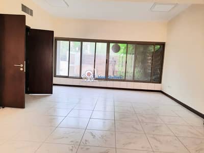 فیلا 3 غرف نوم للايجار في القرهود، دبي - Semi-independent ! Out Class Lavish 3 BR Villa Maid Room ! Private Garden ! Rent 110k فیلا 3 غرف نوم للايجار في القرهود، دبي - Semi-independent ! Out Class Lavish 3 BR Villa Maid Room ! Private Garden ! Rent 110k