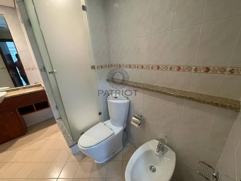 98 Amazing Well Maintain neat and clean 2 bedroom Unfurnished apartment in Lake View Tower