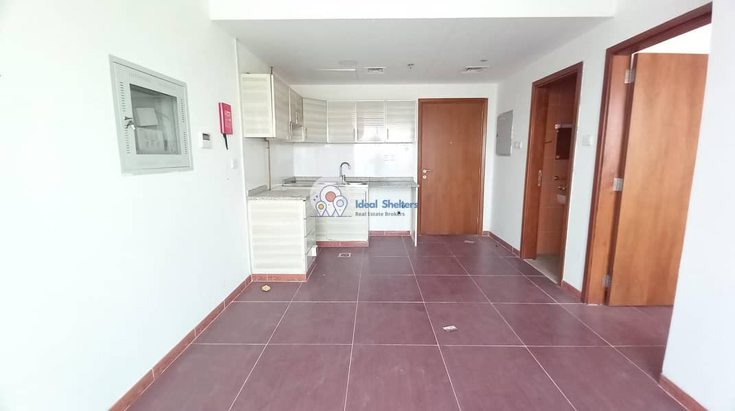 1bhk apartment neat and clean building now on leasing in alwarqaa 1