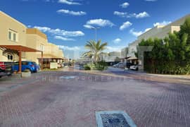 Vacant | Spacious Villa | Great Amenities.