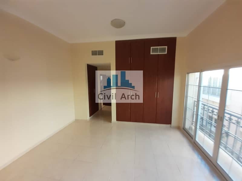 8 5 BEDROOM TOWNHOUSE NEAR MALL OF EMIRATES JUST 165K