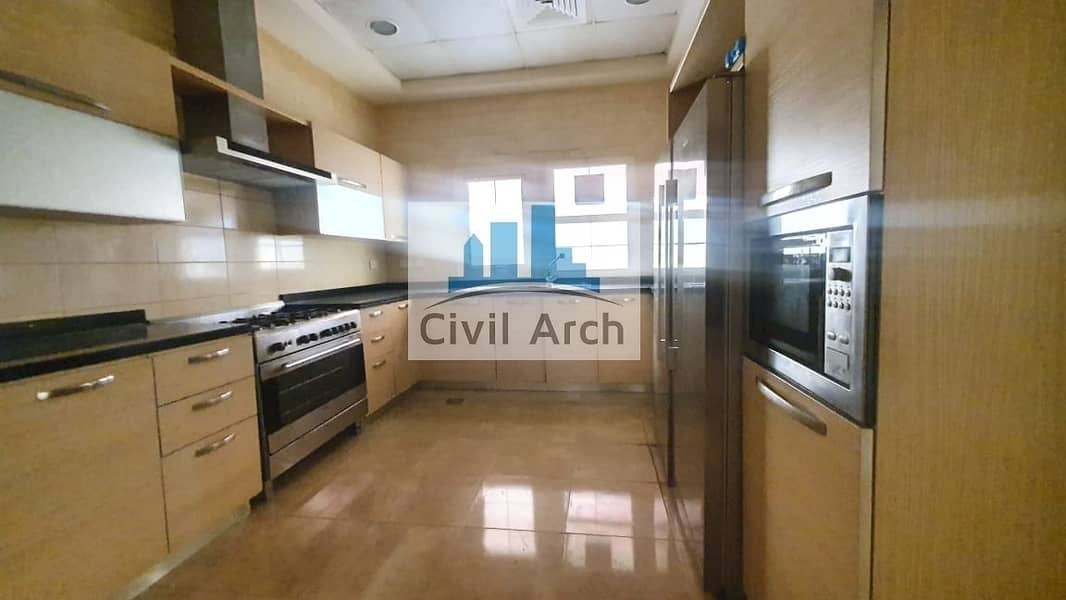 10 5 BEDROOM TOWNHOUSE NEAR MALL OF EMIRATES JUST 165K