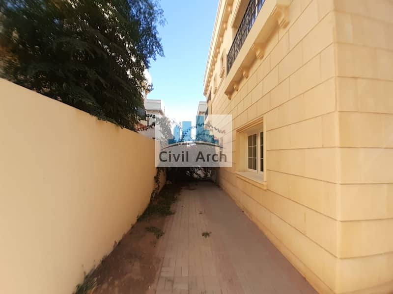 16 5 BEDROOM TOWNHOUSE NEAR MALL OF EMIRATES JUST 165K