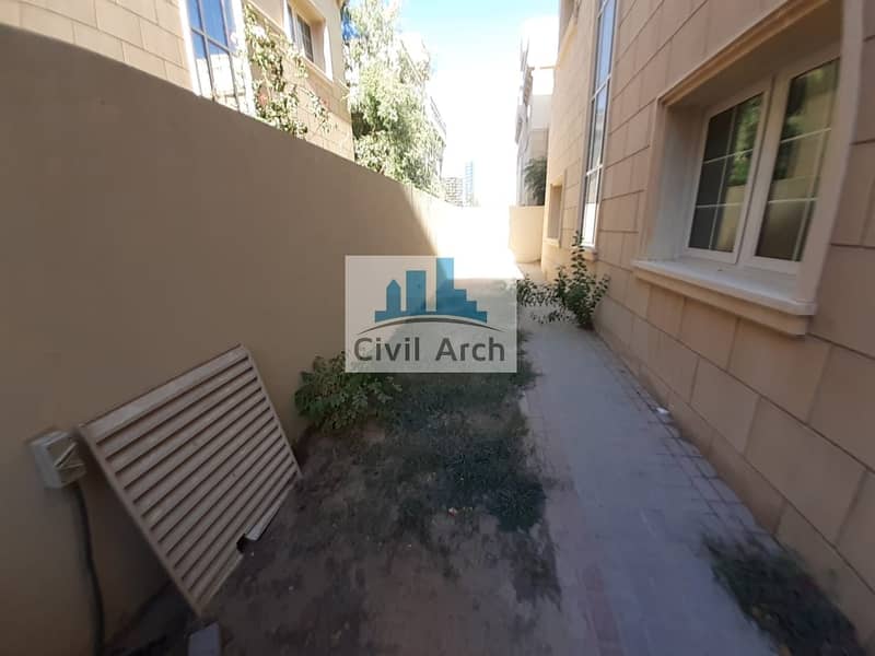 17 5 BEDROOM TOWNHOUSE NEAR MALL OF EMIRATES JUST 165K