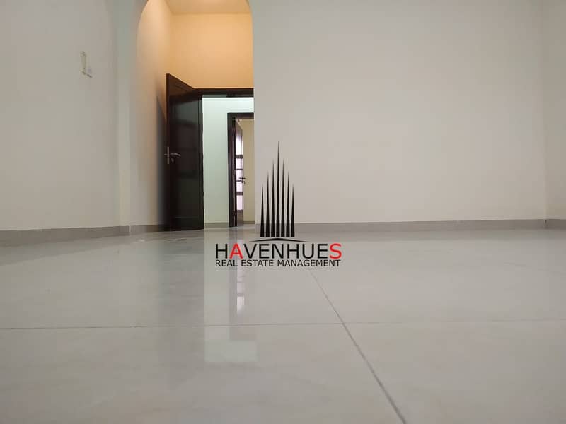 18 HOT OFFER !!3bhk + Maid Room Clean & Spacious