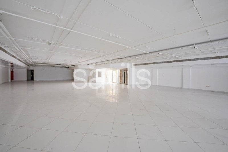 11 Showroom for rent in Ghubaiba|Fitted Unit|Prime Location
