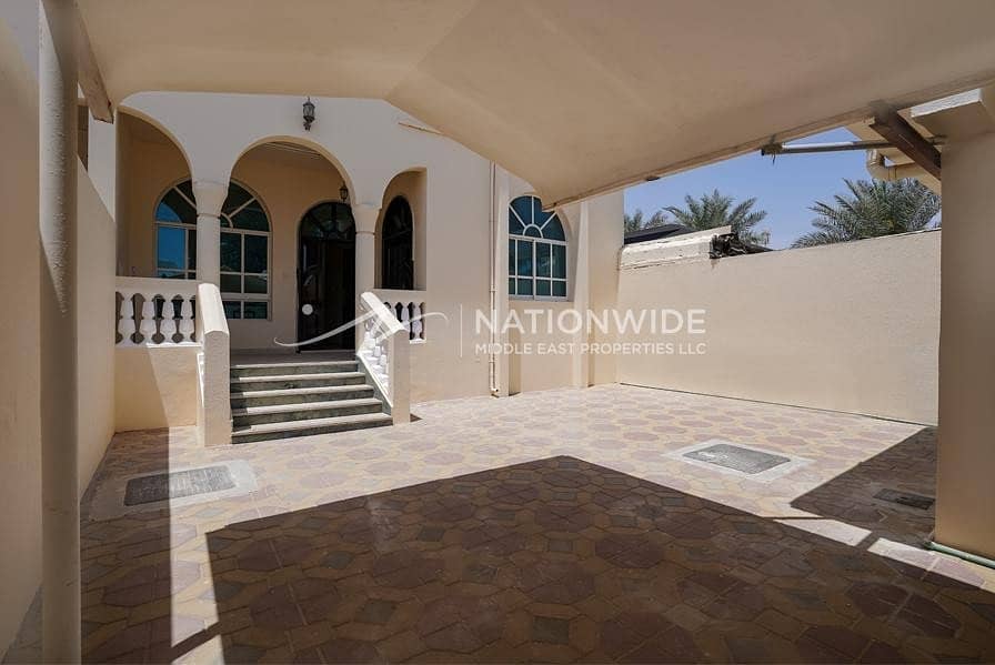 5 New large 4 bedrooms + maid room villa in Al Markhaneya