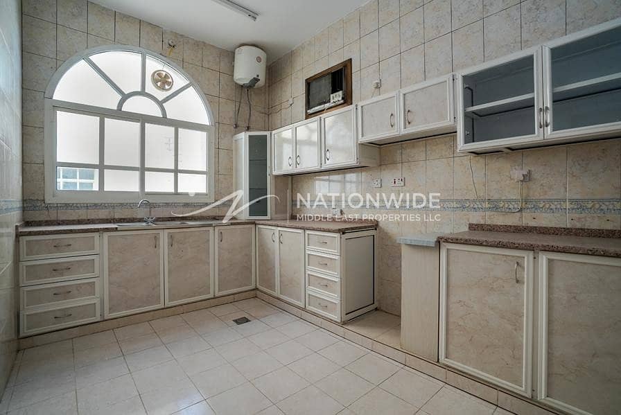 11 New large 4 bedrooms + maid room villa in Al Markhaneya