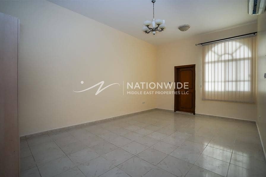 20 New large 4 bedrooms + maid room villa in Al Markhaneya