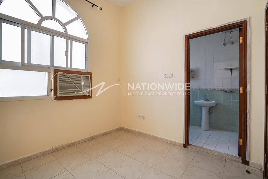 21 New large 4 bedrooms + maid room villa in Al Markhaneya