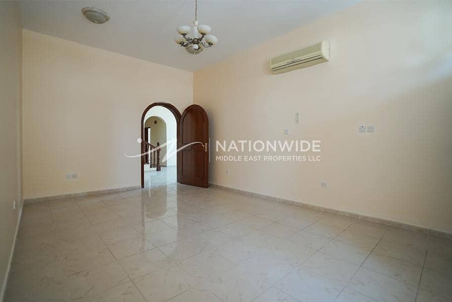 25 New large 4 bedrooms + maid room villa in Al Markhaneya