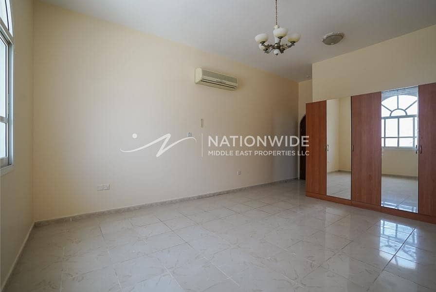 33 New large 4 bedrooms + maid room villa in Al Markhaneya