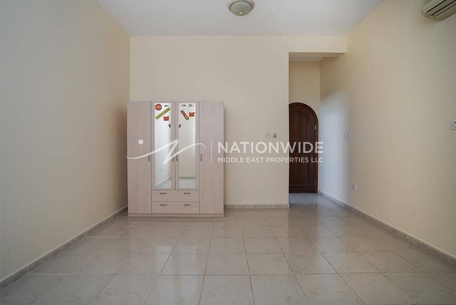 34 New large 4 bedrooms + maid room villa in Al Markhaneya