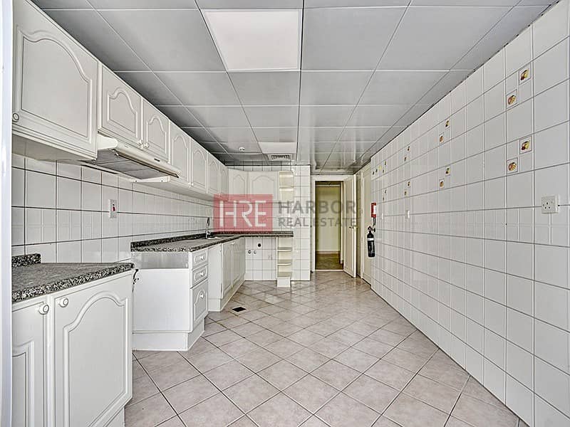 9 Closed Kitchen | Chiller Free | Close to Metro