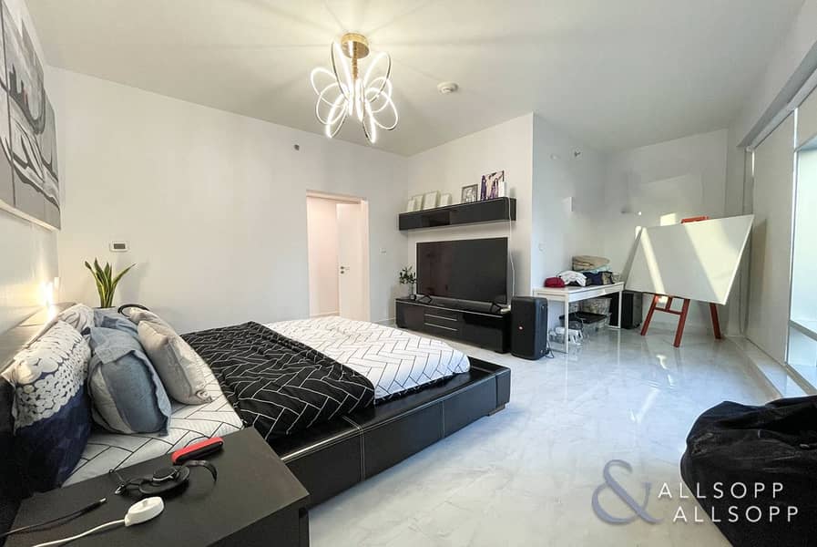 11 3 Bedrooms | Duplex | Terrace | Upgraded
