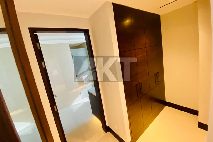12 2BHK / High Floor / Sea View / Vacant