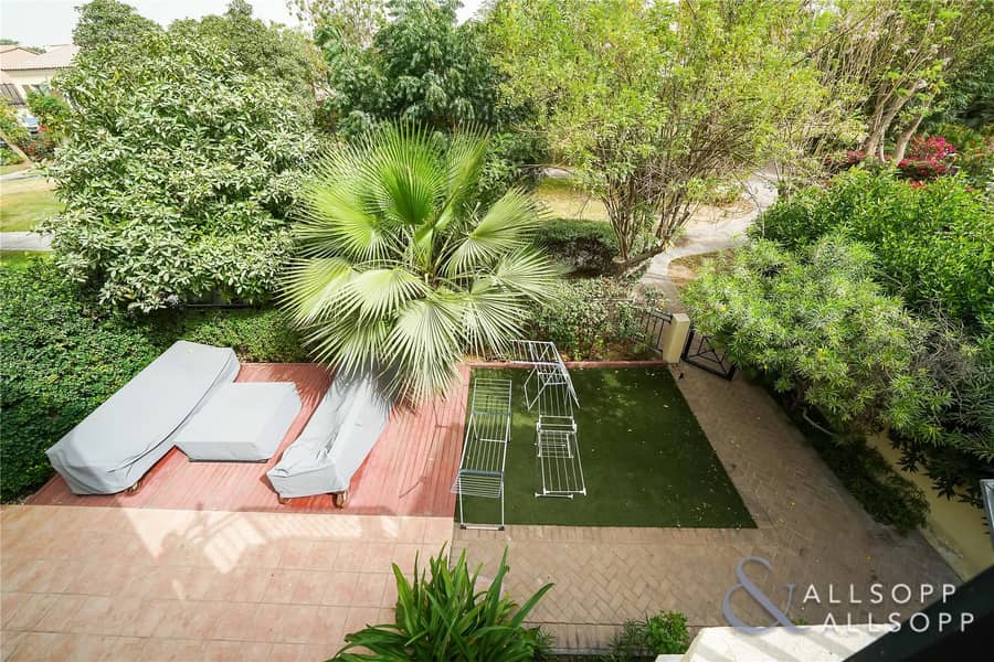 19 Exclusive | Backing Green Space | 4 Beds