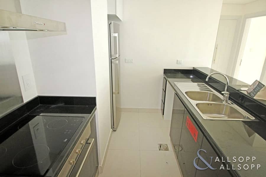 11 2 Bed | Chiller Free | Sea View | Brand New