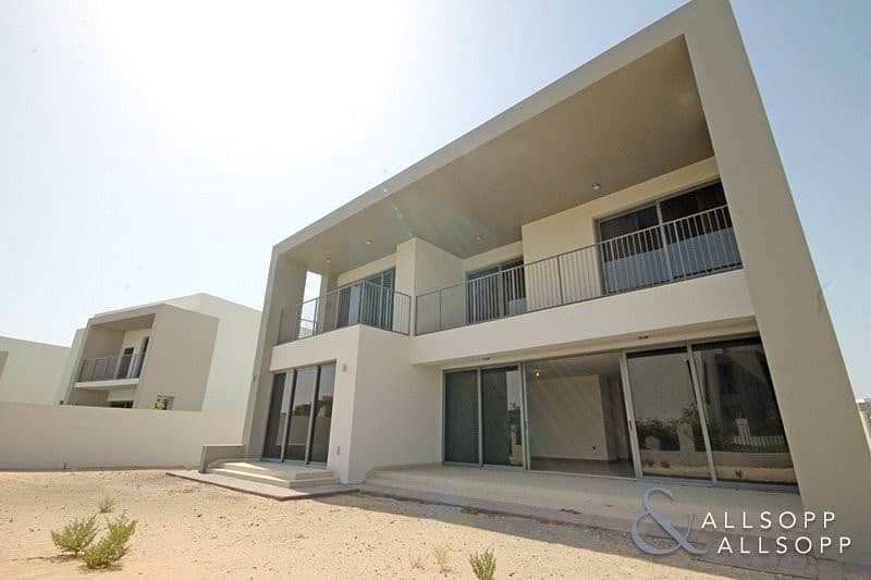 16 Corner Plot | Next to Pool | 5 Bed Large