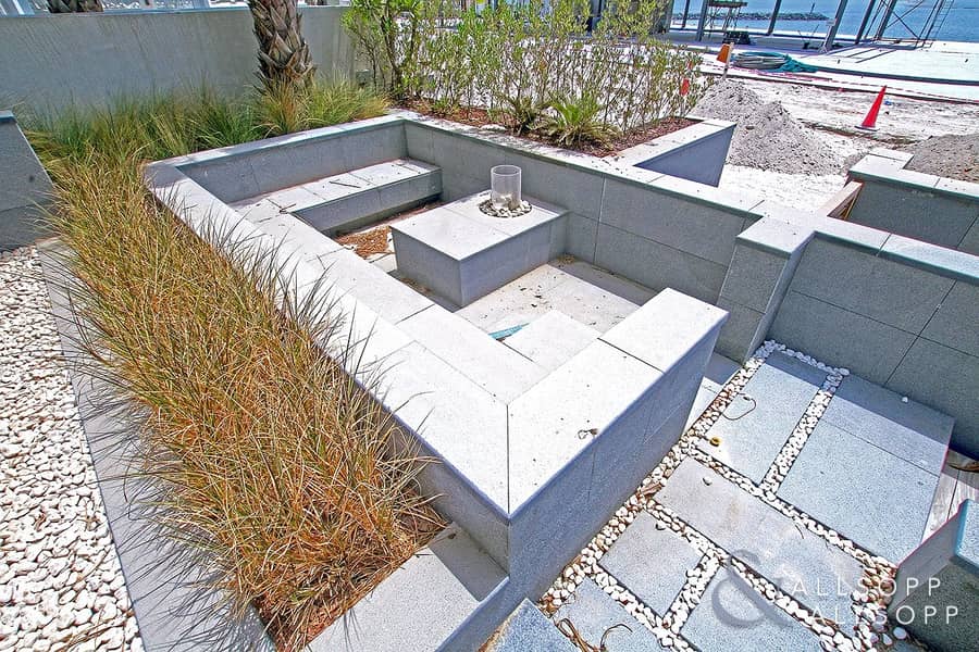 18 Extremely Rare | Townhouse | Private Garden