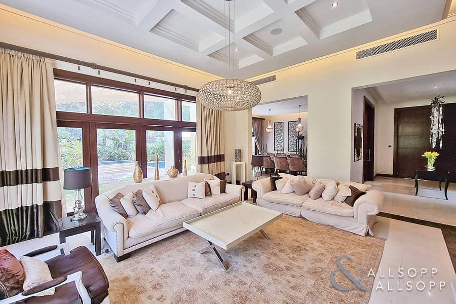 9 Exclusive | 6 Bedrooms | VOT | Immaculate