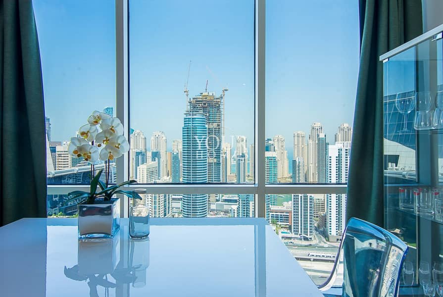 3 Modern Living. Top Flor with Dubai Ail View