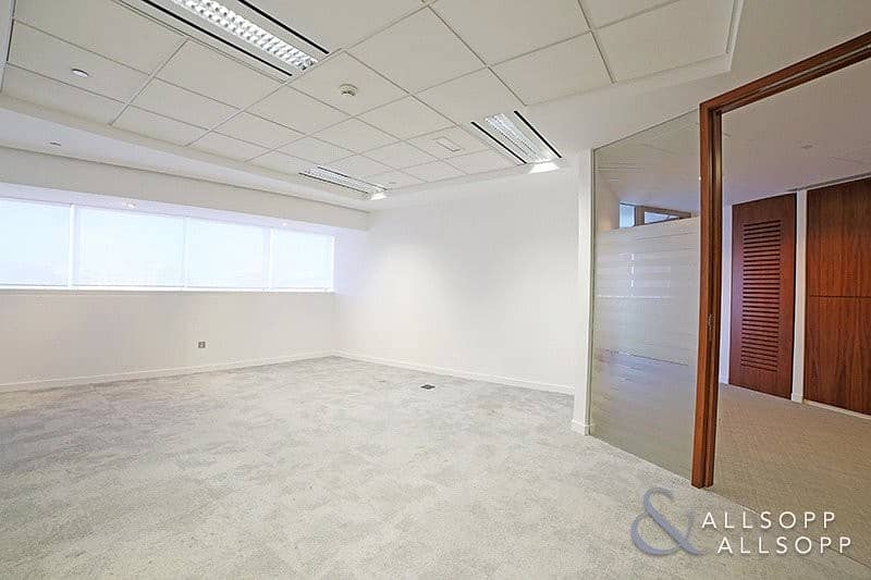 12 Fitted Office | Close to Metro | Chiller Free