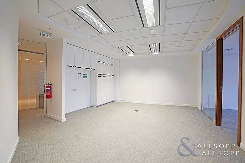 14 Fitted Office | Close to Metro | Chiller Free