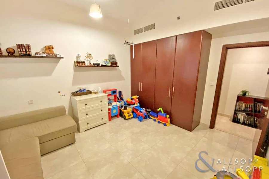 11 Shams 1 | Large Upgraded 3 Bedroom | Vacant