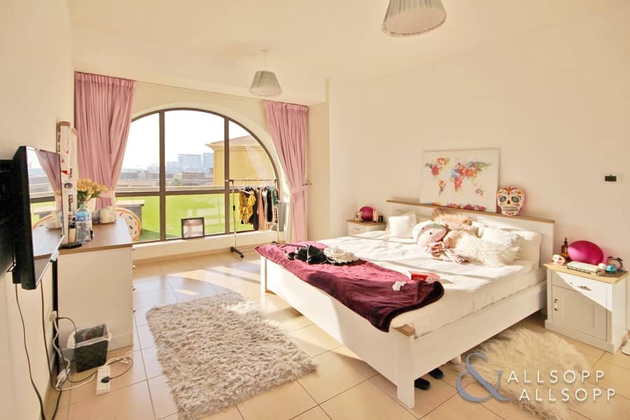 10 Dubai Eye Views | Upgraded | 4 Bedrooms
