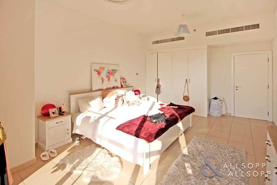 11 Dubai Eye Views | Upgraded | 4 Bedrooms