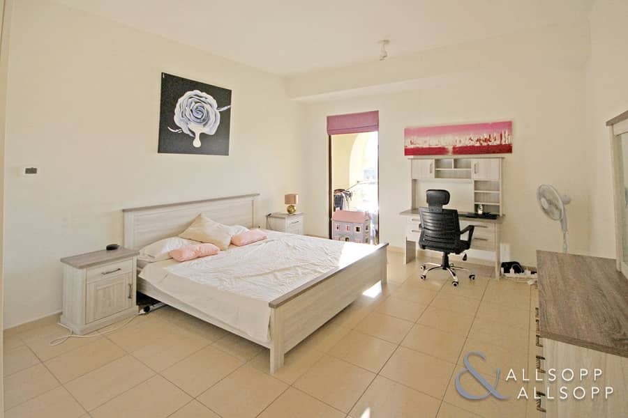 12 Dubai Eye Views | Upgraded | 4 Bedrooms