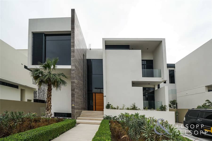 21 6 Bedroom | Ultra Modern | Luxurious Villa