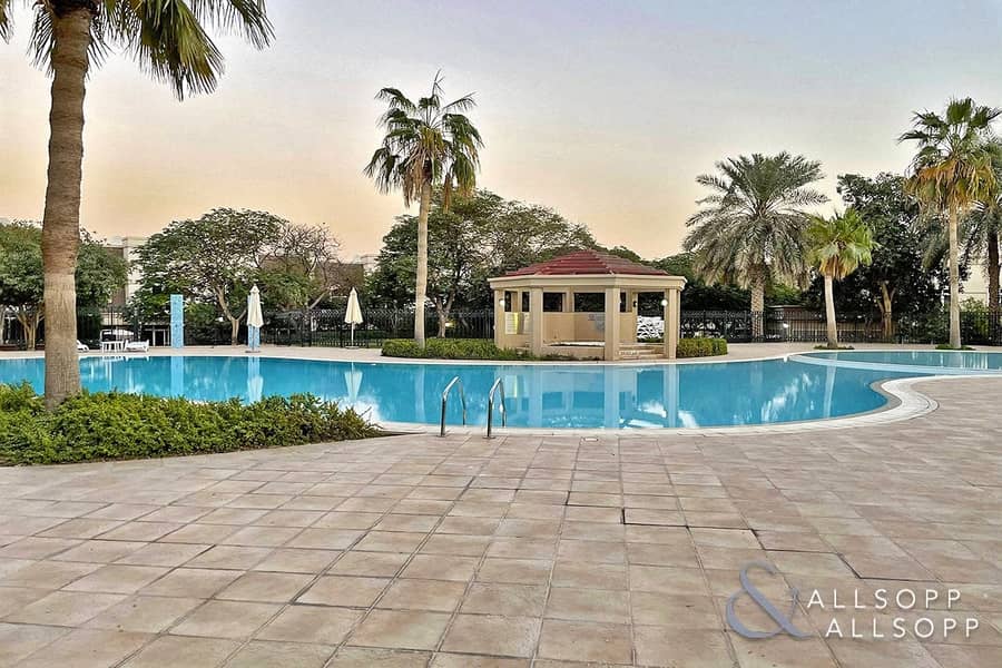 11 3 Bedrooms | Maid's Room | Communal Pool