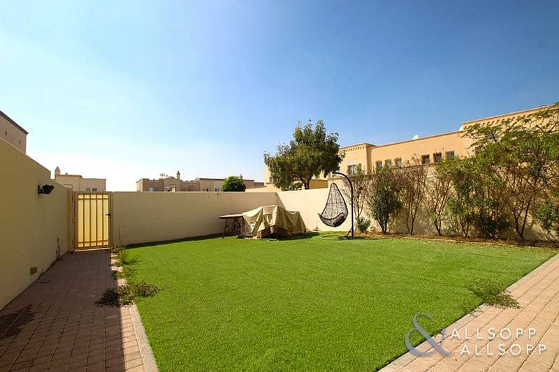 17 Opposite Pool And Park | 2 Bedrooms | 4E