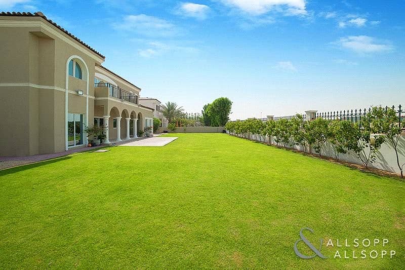 2 5 Bedroom | Huge Plot | Cul de Sac Location