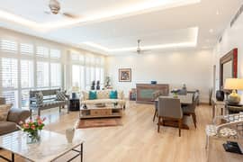 3 Bedroom Upgraded Family Home | Lake Views