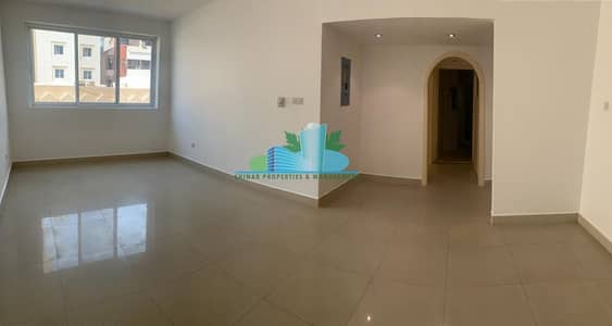 2 Bedroom Flat for Rent in Hamdan Street, Abu Dhabi - Well Maintained 2BHK |Balcony |Community View |4 Payments 2 Bedroom Flat for Rent in Hamdan Street, Abu Dhabi - Well Maintained 2BHK |Balcony |Community View |4 Payments