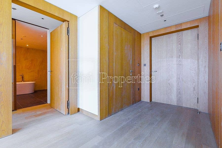 13 Modern Large 1BED with Sea and Skyline Views