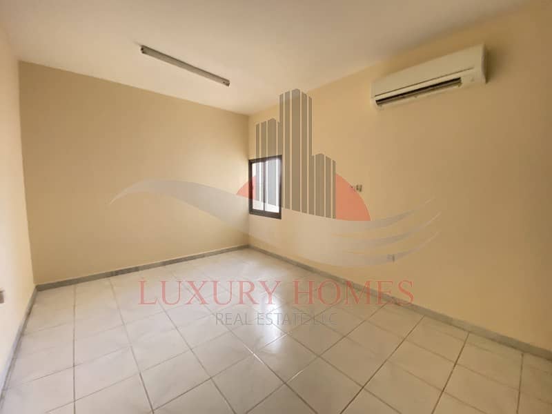 4 Spacious and bright apartment with shaded parking