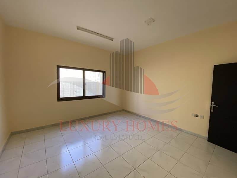 8 Spacious and bright apartment with shaded parking