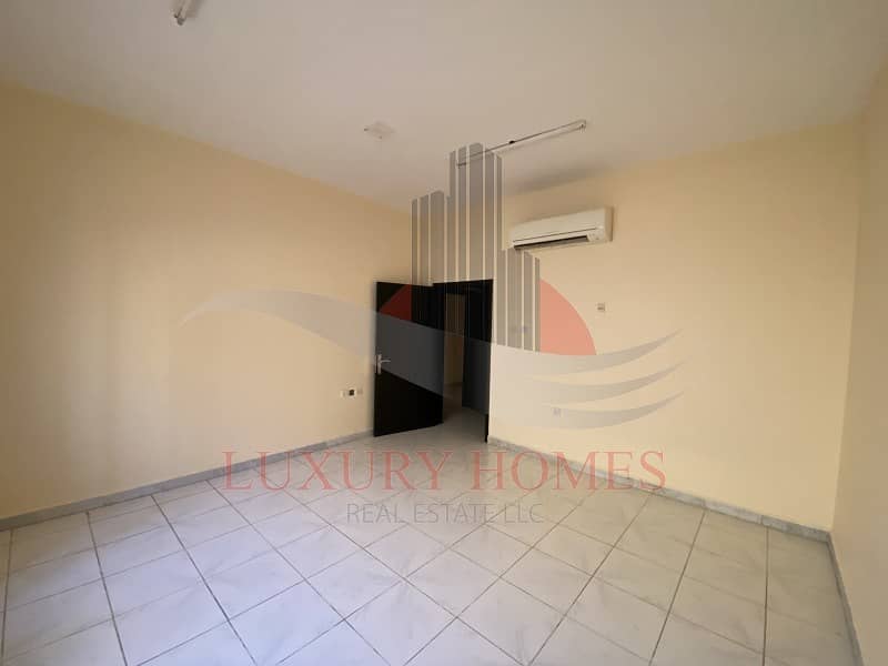 18 Spacious and bright apartment with shaded parking