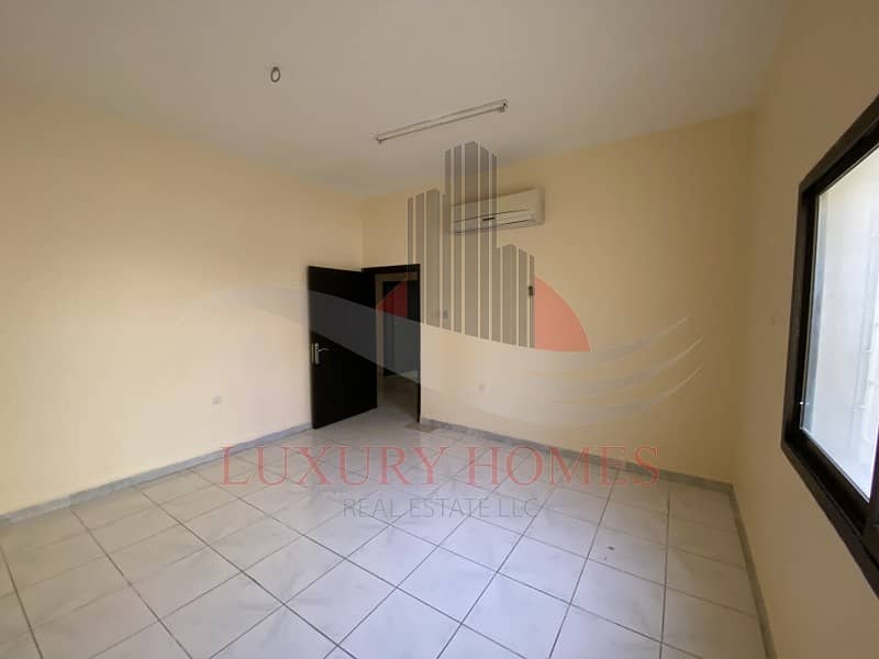 26 Spacious and bright apartment with shaded parking