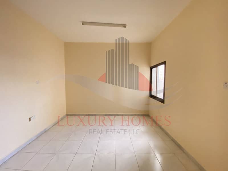 29 Spacious and bright apartment with shaded parking