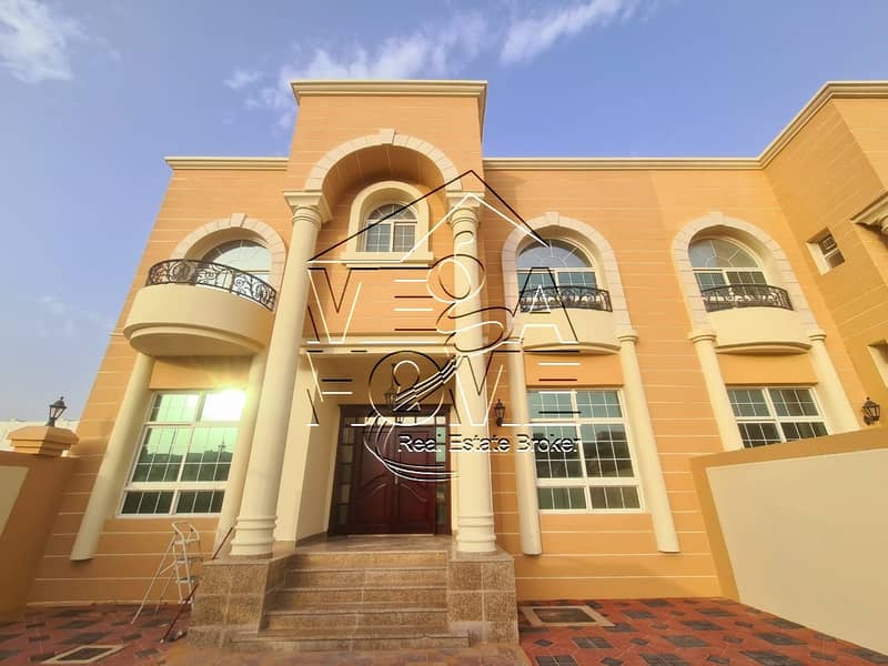 Вилла в Халифа Сити, 5 спален, 180000 AED - 5135844