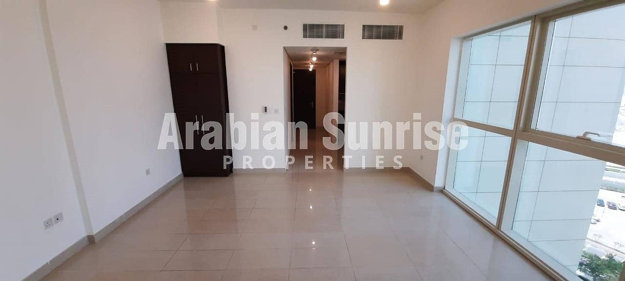 7 Vacant Apt on Mid Floor with Full facilities
