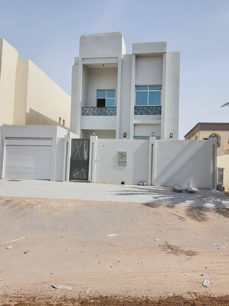 Villa for sale in the emirate of Ajman, Al Mowaihat area, super deluxe finishing villa, modern design The villa is freehold for all nationalities